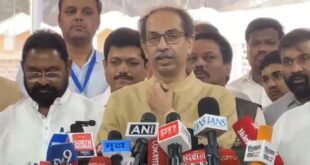 उद्धव ठाकरे यांचा सवाल, गॅस टंचाई नाही म्हणता… मग रांगा कशासाठी?