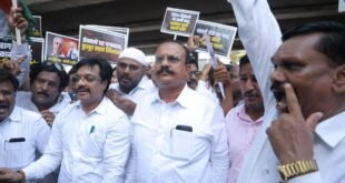 हर्षवर्धन सपकाळ यांचा सवाल, पंतप्रधान मोदी पनौती तर मुख्यमंत्री फडणवीस खोटारडे, पेट्रोल डिझेल आहे तर पंपावर रांगा कशासाठी ?