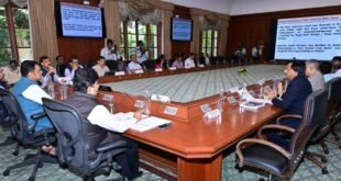 मुख्यमंत्री फडणवीस यांचे निर्देश, महाराष्ट्रात रेल्वे फाटकमुक्त होण्यासाठी पायाभूत सुविधा उभारा