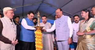 मुख्यमंत्री फडणवीस यांची माहिती, रेल्वे फाटक मुक्त महाराष्ट्रासाठी येत्या तीन वर्षात १४५ रेल्वे उड्डाण पुल