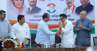 कॅप्टन अमोल महाडिक यांचा सहकाऱ्यांसह काँग्रेस पक्षात प्रवेश
