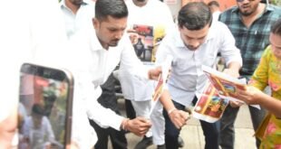 मनुस्मृतीच्या प्रती जाळून भाजपच्या मनुवादी वृत्तीचा मुंबई युवा काँग्रेसकडून तीव्र निषेध