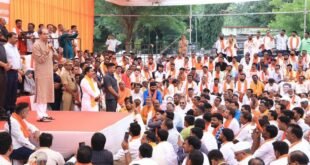 उद्धव ठाकरे यांचा आरोप, शेतकरी पंचाग बघुन आत्महत्या करत नाही